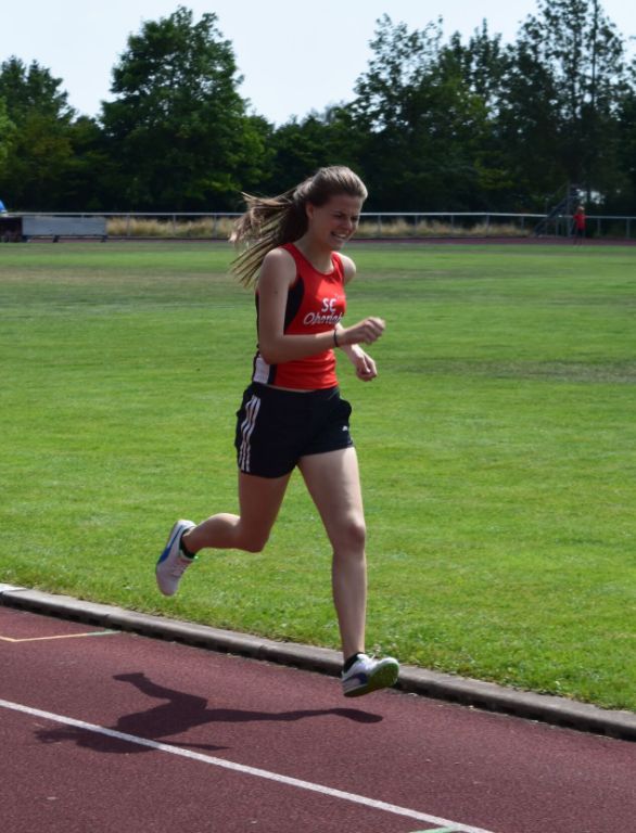 Hannah Hofmann läuft neue pers. Bestzeit über 800m_neu