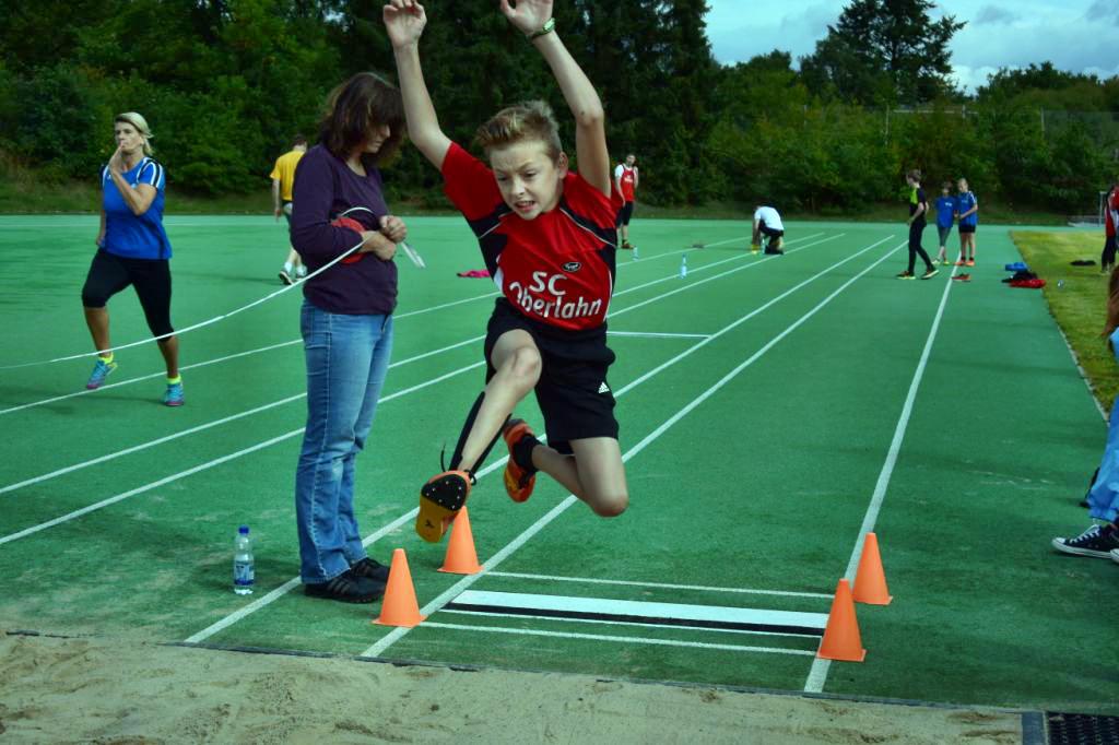 2015 09 29 Herbstspringen in Löhnberg 056 Lennart Hautzel setzt sich eine neue Bestmarke